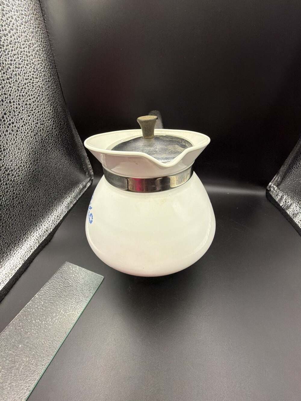 Vintage Corning Ware Blue Cornflower 6 Cup Teapot with Lid - Picture 2 of 3